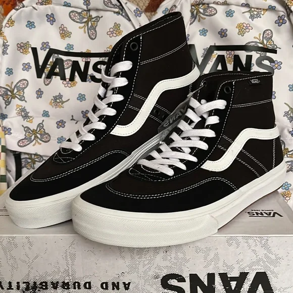 Vans WMNS Crockett High
Black/White
VN0A5JIGY28
Sneakers - Picture 7 of 16